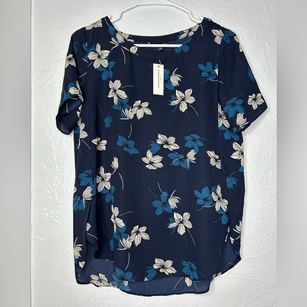 Banana Republic Navy Blue Floral Short Sleeve Top NWT XS Polyester